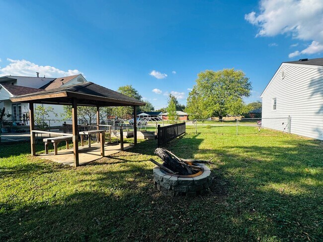 Building Photo - Charming 3 Bedroom Home in Fern Creek – Great Layout & Location