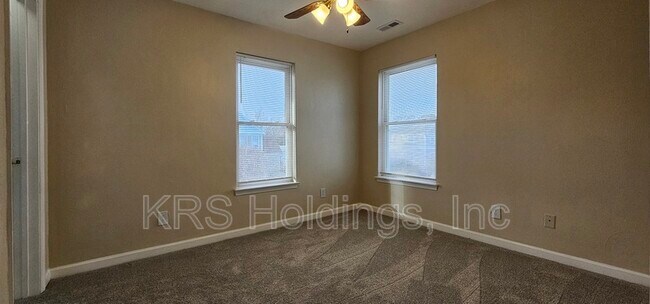 Building Photo - 820 Maltby Cres