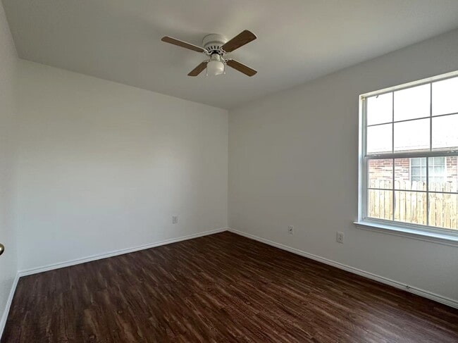 Building Photo - 5435 Dove Dr