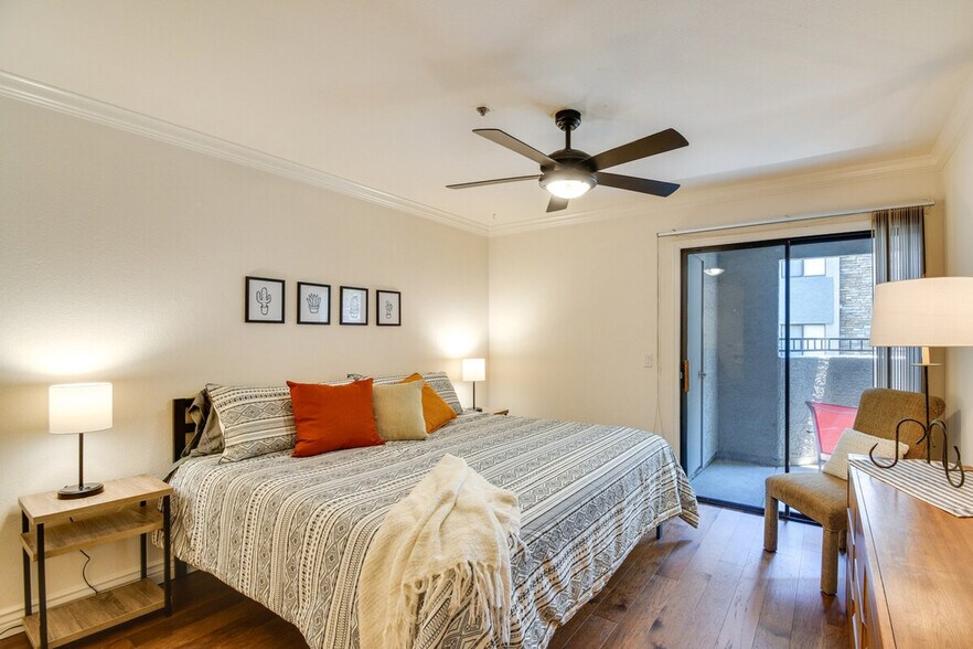 Building Photo - 2025 E Campbell Ave