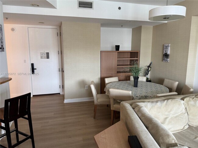 Building Photo - 1395 Brickell Ave