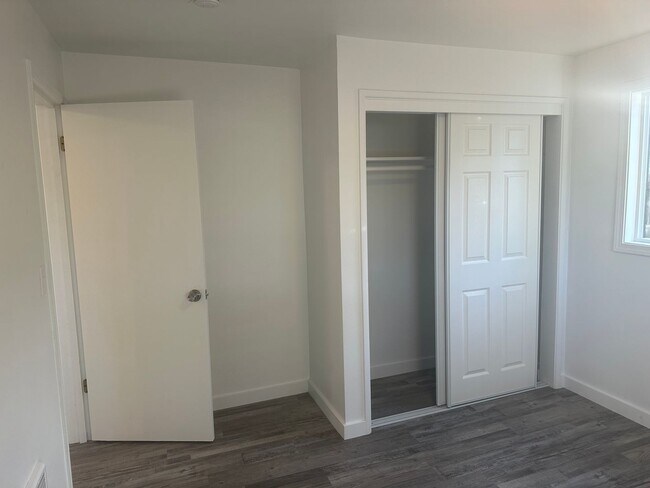 Building Photo - Updated 3 bedroom 1 bath home with large yard!