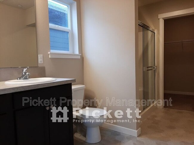 Building Photo - 1004 Samara St