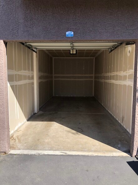 Building Photo - 10001 Woodcreek Oaks Blvd