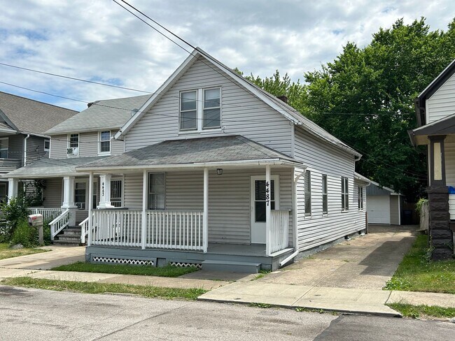 Building Photo - ** AVAILABLE OCTOBER 2025 *** Old Brooklyn...