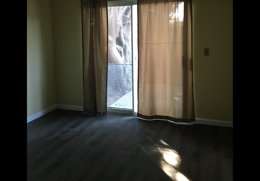 Building Photo - 916 Bautista Dr