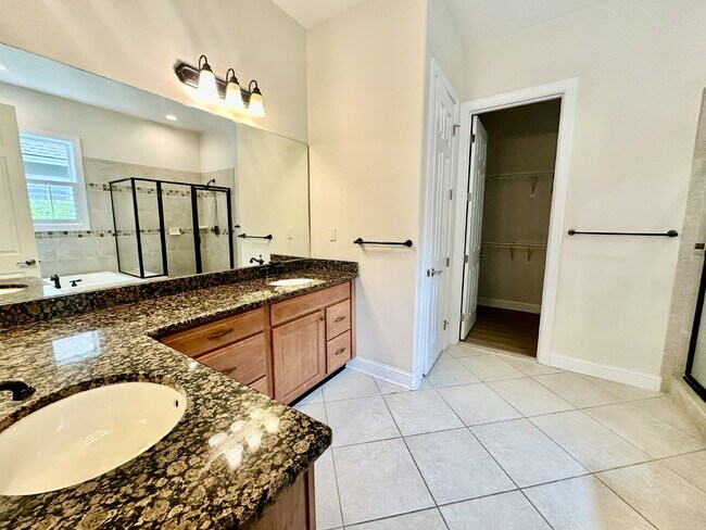 Building Photo - Beautifully Maintained Three Bedroom Home ...