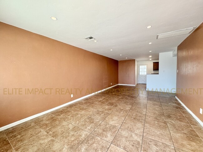 Building Photo - 5621 E Lester St