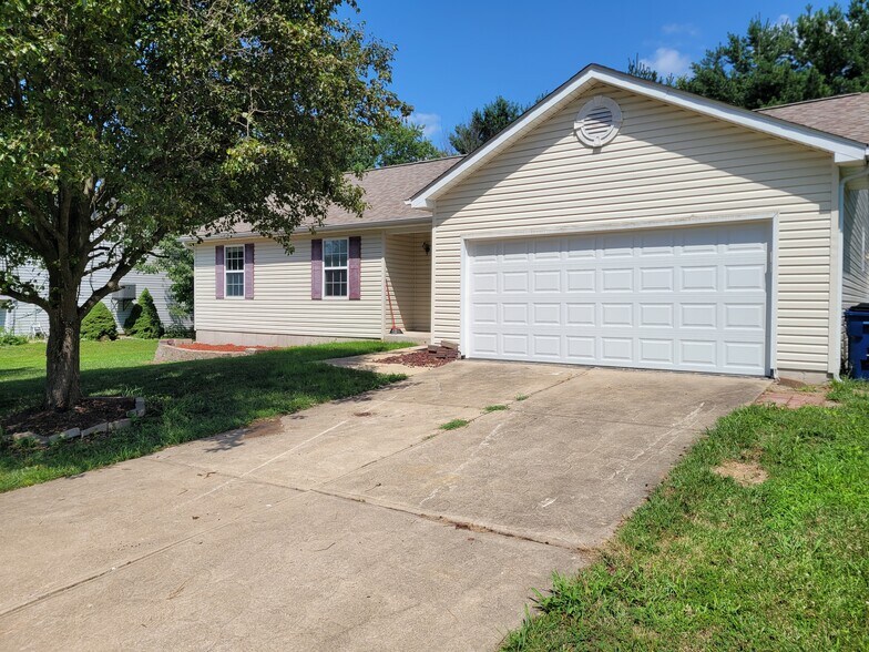 Building Photo - 4 Spring Hill Cir