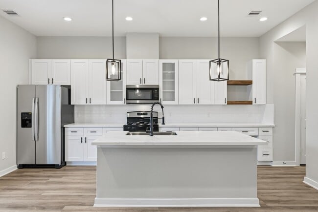 Building Photo - 413 Stonework Garden Ln