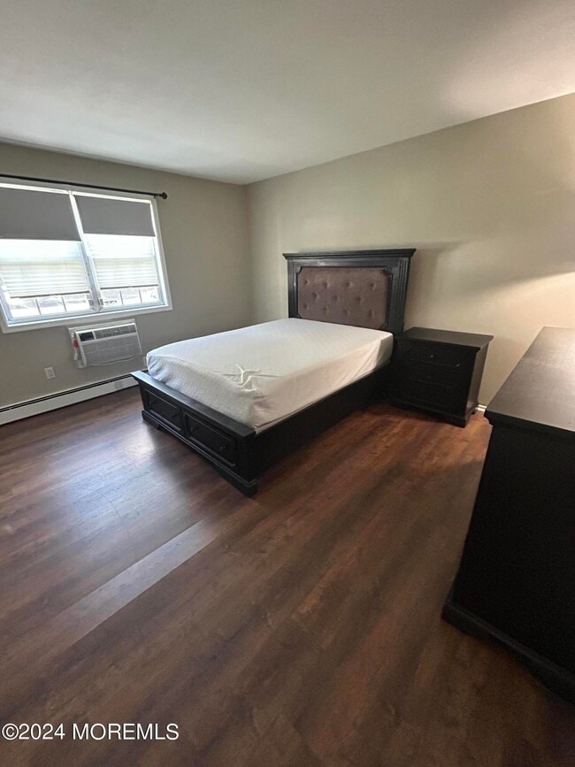 Building Photo - 12 Manchester Ct