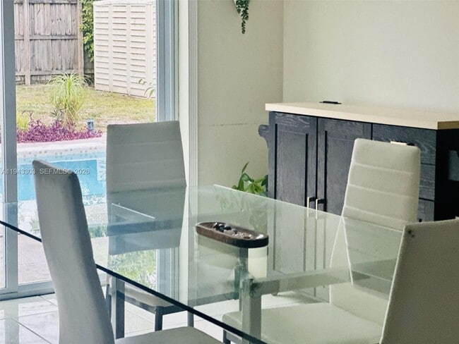 Building Photo - 7021 Scott St