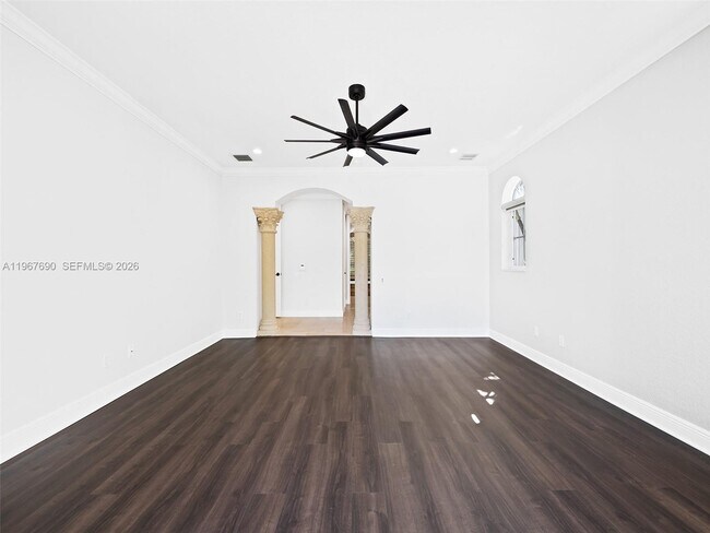 Building Photo - 827 SE 2nd Ct