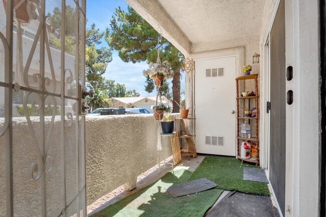 Building Photo - 5196 Mandalay Springs Dr