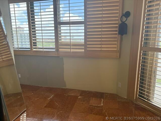 Building Photo - 20185 E Country Club Dr