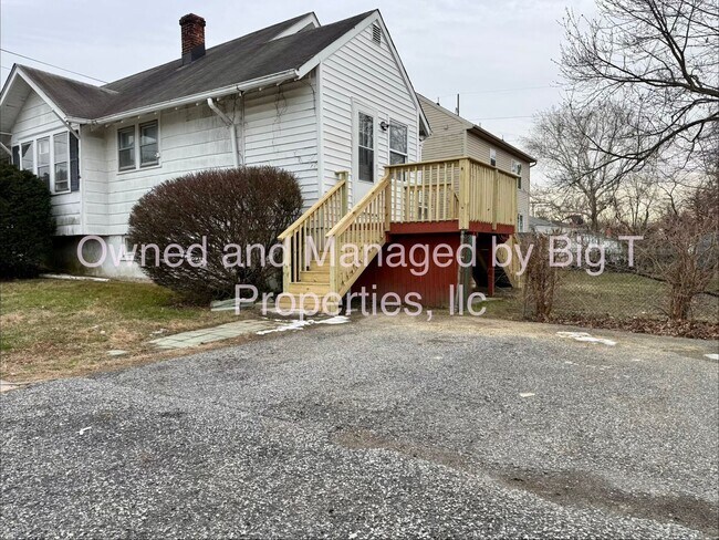 Building Photo - Family Home in Wilmington
