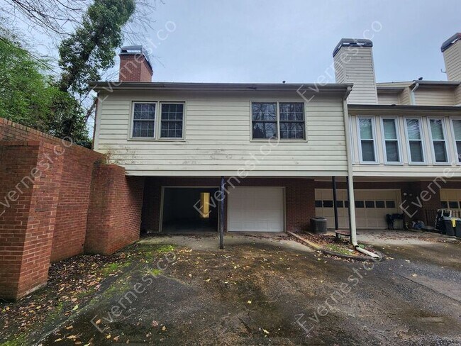 Building Photo - 500 Towergate Pl