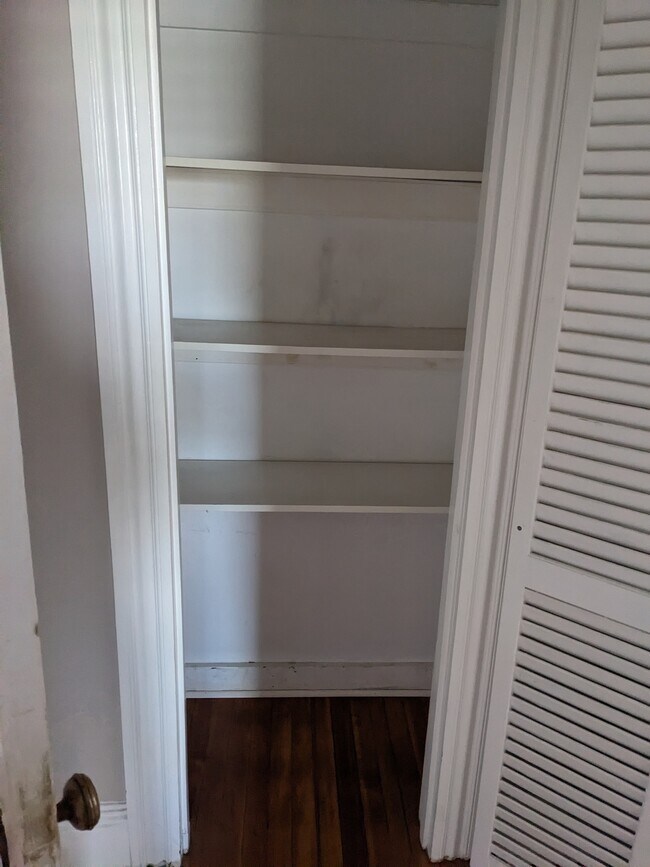 Building Photo - 2870 Fairfield Ave