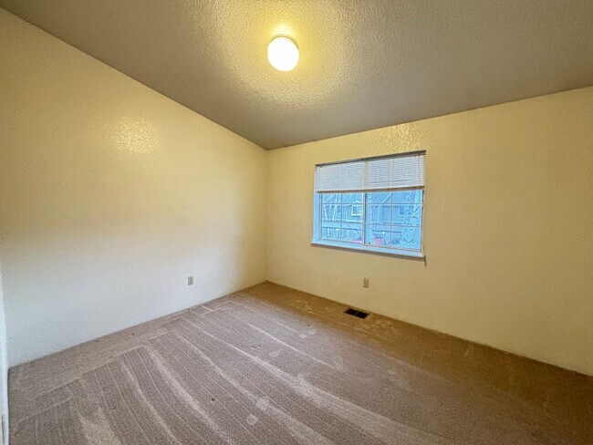 Building Photo - Grant Creek Condo