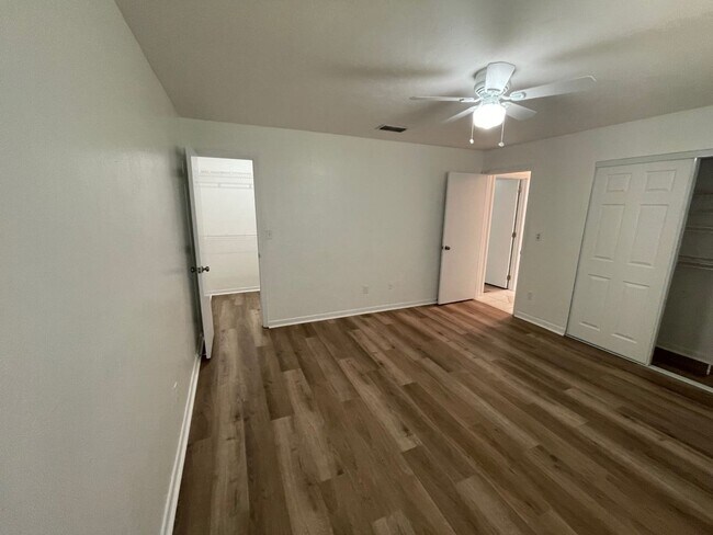 Building Photo - 2526 NW 54th Blvd