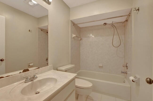 Building Photo - 6732 Canary Palm Cir