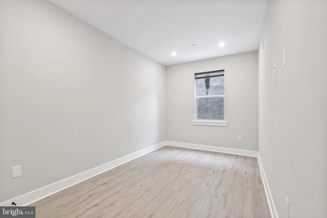 Building Photo - 408 N Front St