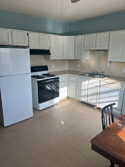Kitchen - 349 S Main St