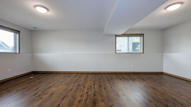 Building Photo - Modern 4-bed, 3-bath Single-Family Home Lo...