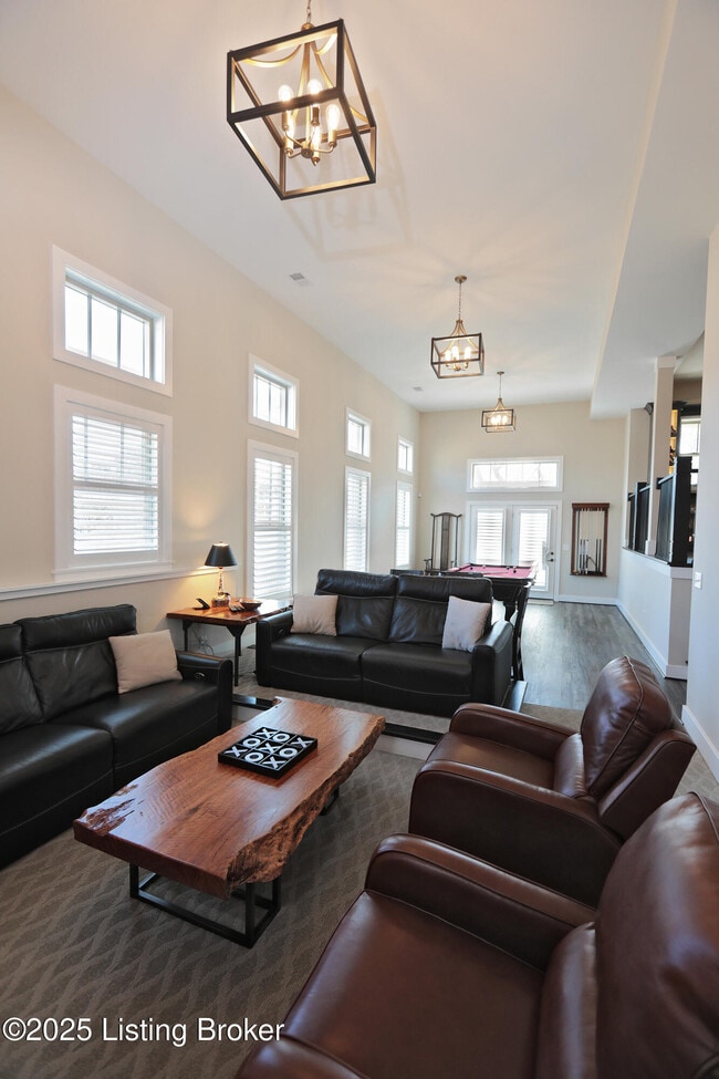Building Photo - 14000 Glendower Dr