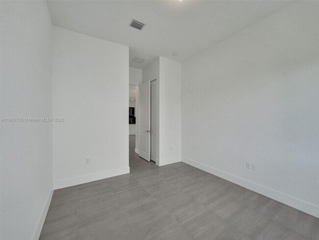 Building Photo - 5736 SW 104th Terrace