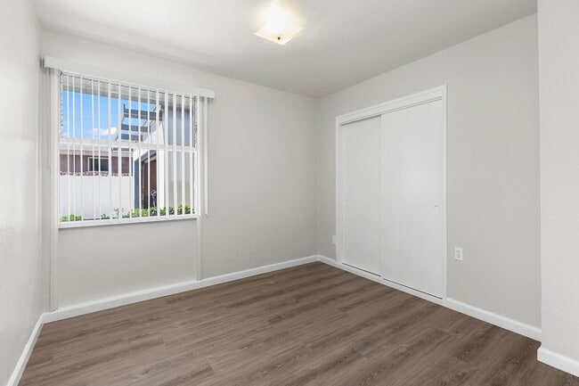 Building Photo - 4 Bedroom Home in Bay Park with Office and...