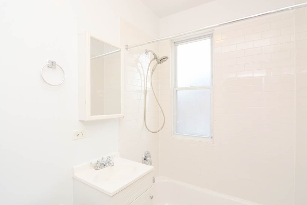 Building Photo - 2600 N Kimball Ave