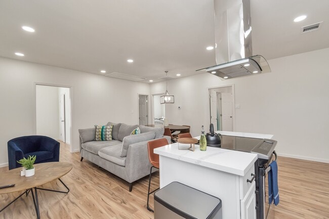 Building Photo - 1812 Wheeler Ave