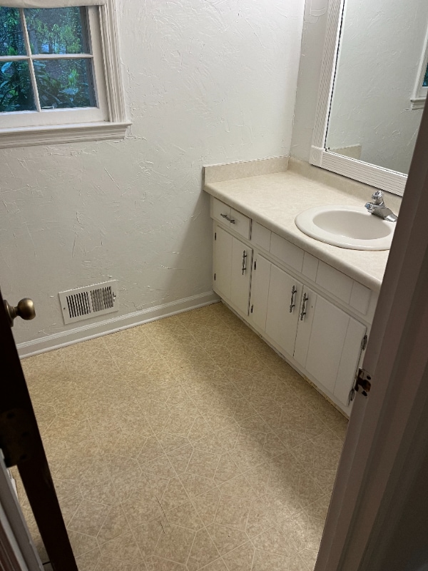 Building Photo - 114 Hight Dr