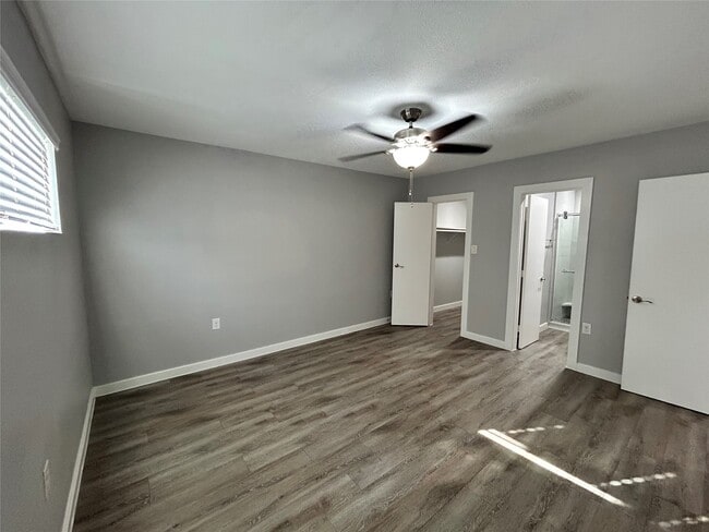 Building Photo - 2810 Beauchamp St