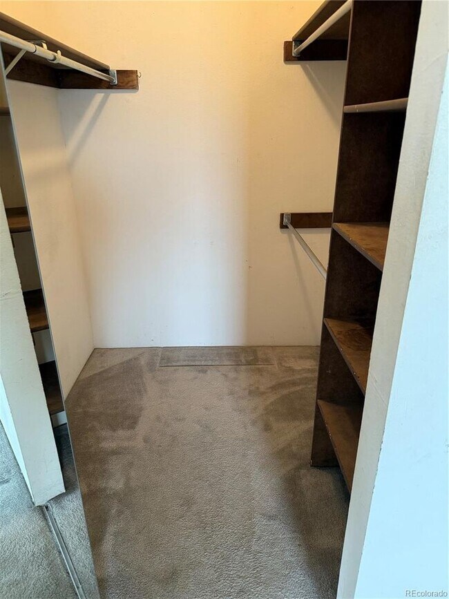Building Photo - LOCATION LOCATION!! Newly updated 1-bed, 1...