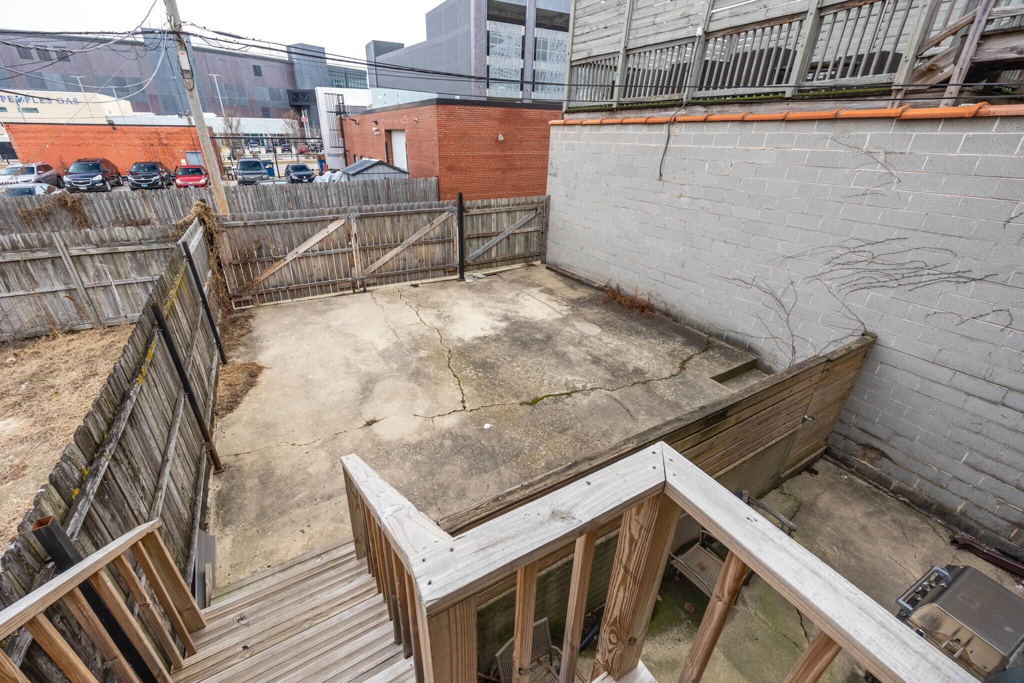 Building Photo - 1220 W Augusta Blvd