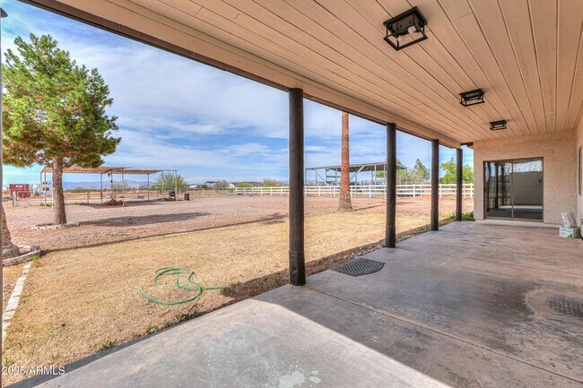 Building Photo - 10692 E American Pride Dr