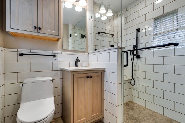 Building Photo - Shy's Hill Road Rental