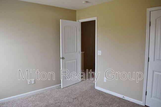 Building Photo - 38 Hanson Ct