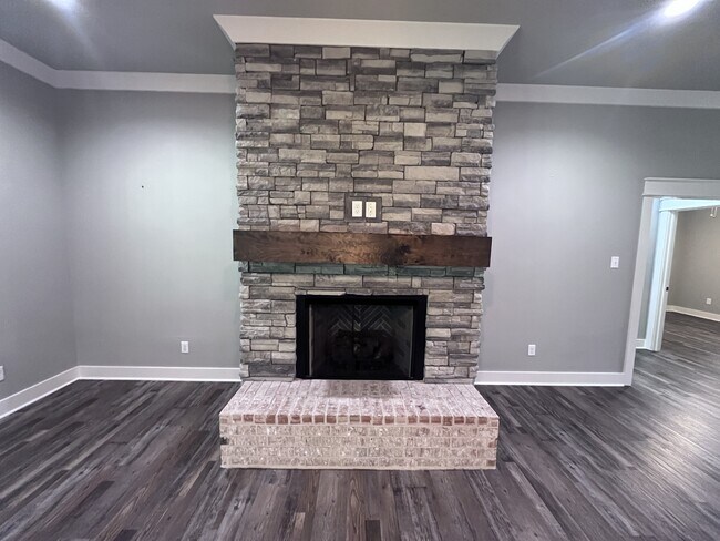 Building Photo - 206 Bridgewood Dr