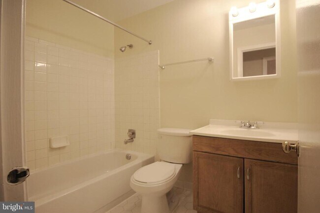 Building Photo - 316 Cherry Ct