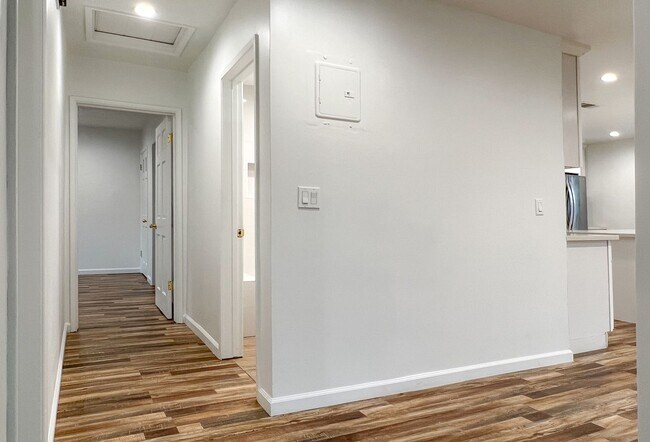 Building Photo - 345 N Florence St