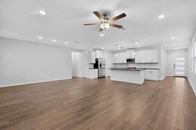 Building Photo - 1204 Purple Martin Dr