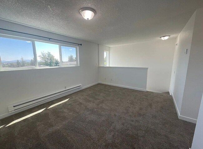 Building Photo - 2161 Eastview Pl