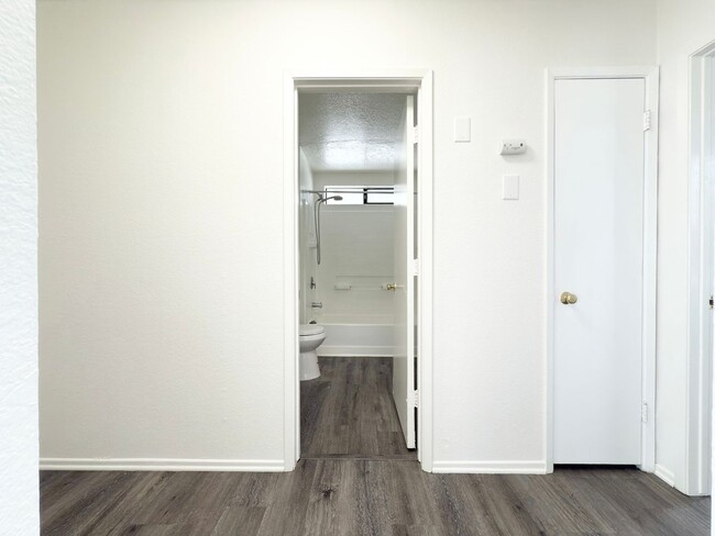 Building Photo - Spacious Lower Level w/ Yard and Garage!