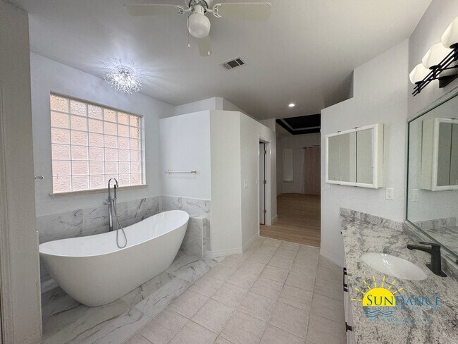 Building Photo - Spacious & Stylish 4-Bedroom Home Near Hurlburt AFB!