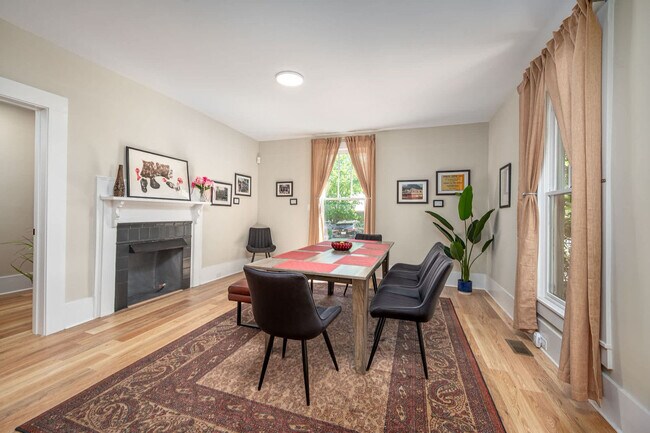 Building Photo - 500 W Rosemary St