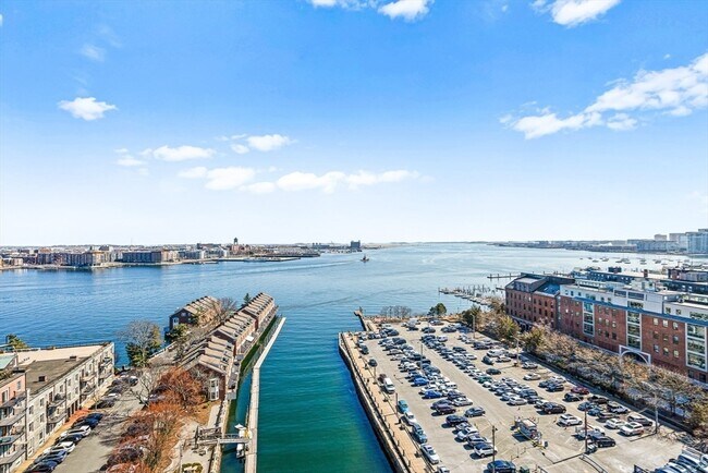 Building Photo - 300 Commercial St