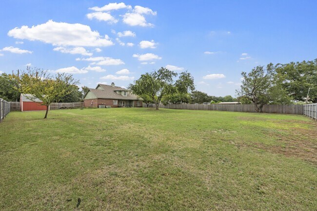 Building Photo - 1694 McLennan Crossing Rd